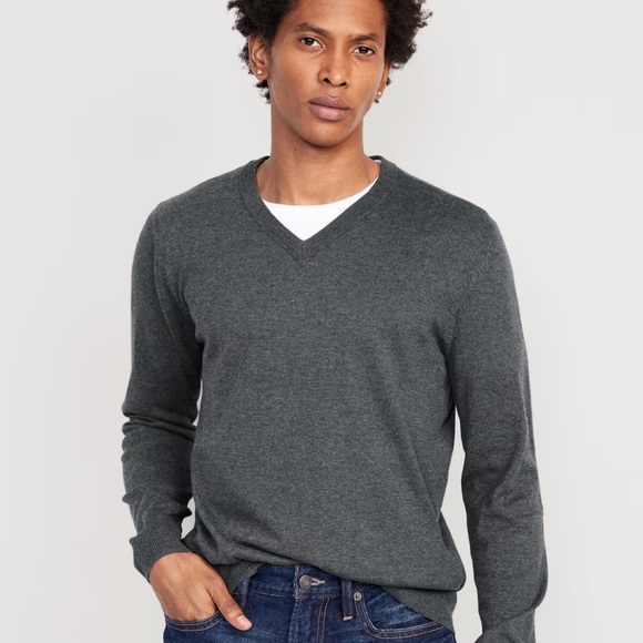NWT OLD NAVY V-Neck Sweater Color: Dark Heathered Gray - Picture 2 of 5